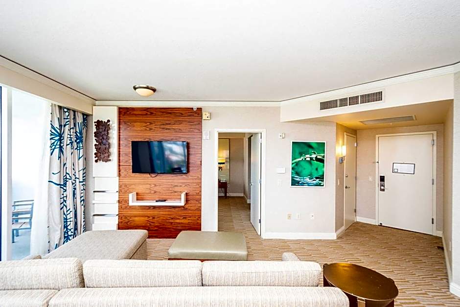 TRUMP INTL 2 BEDROOM APARTMENT 1600 Sqf Ocean and Bay View