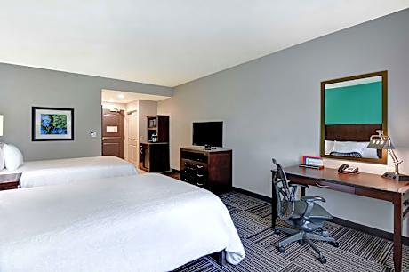 2 Queen Mobility/hearing Accessible Ri Shwr Vis Doorbell Alrt And Vis Phone Alrt Comp Wifi- Hdtv Wit