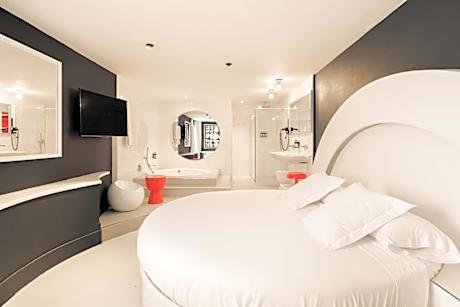 Grand Suite with Spa Bath