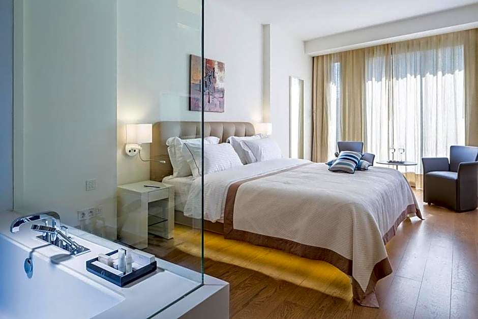 O Monot Luxury Boutique Hotel