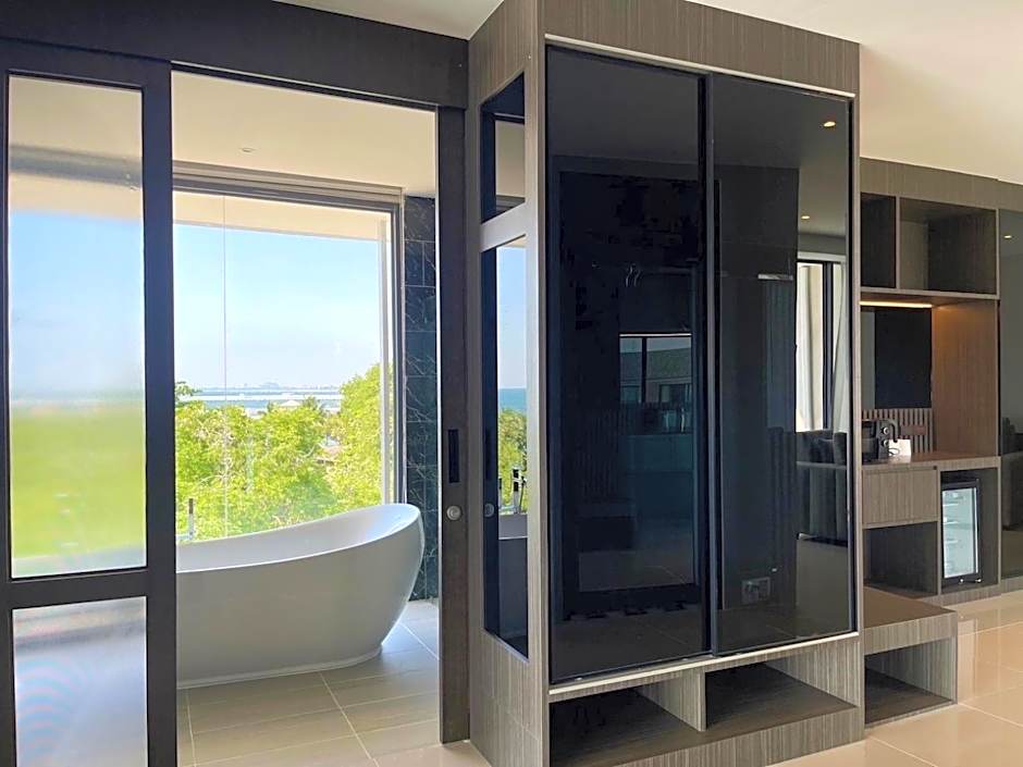 Photo 1 of 10 of Executive Suite