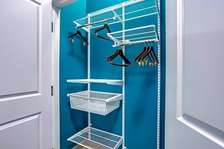 One-Bedroom Queen Suite with Sofa Bed and Roll-in Shower - Mobility Accessible