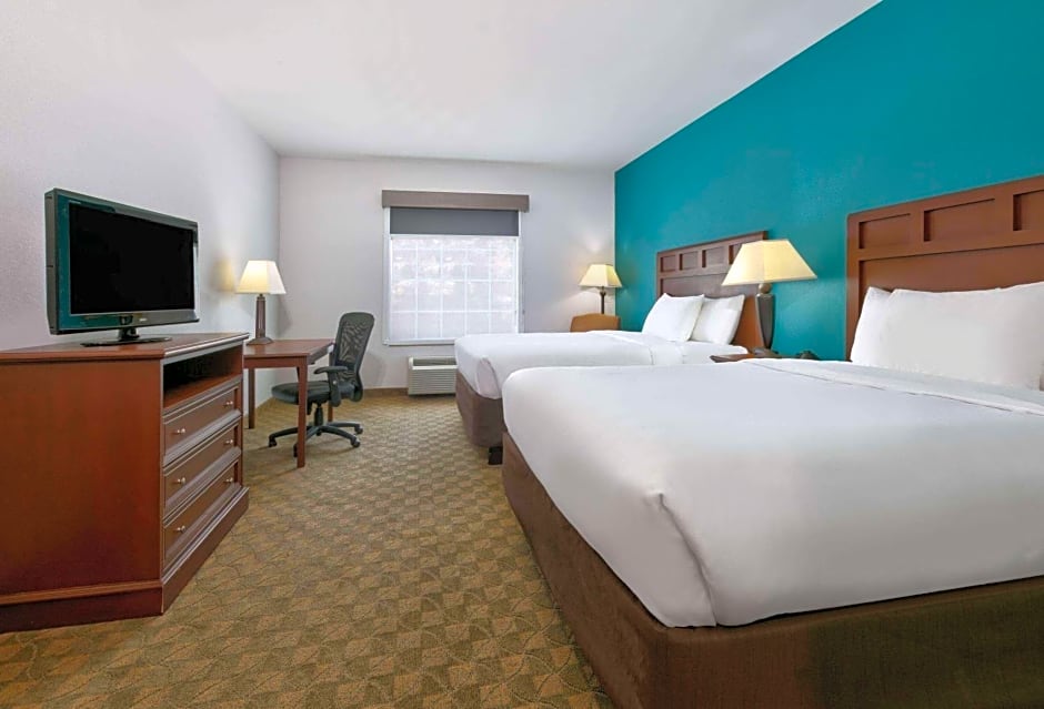 Baymont Inn & Suites by Wyndham Glen Rose