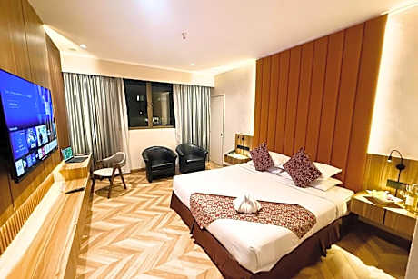 Deluxe Double Room with Hill View