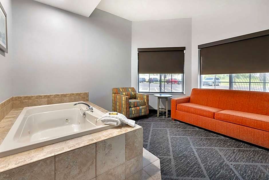 Best Western Plus Appleton Airport Mall Hotel