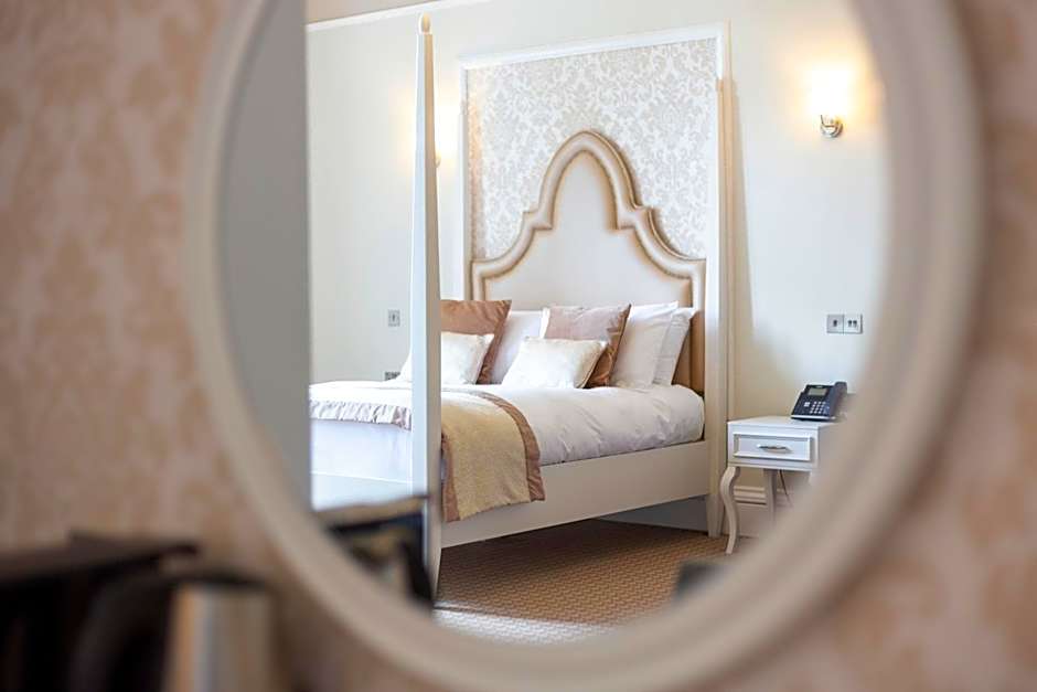 Photo 1 of 13 of Mansion Four Poster Suite