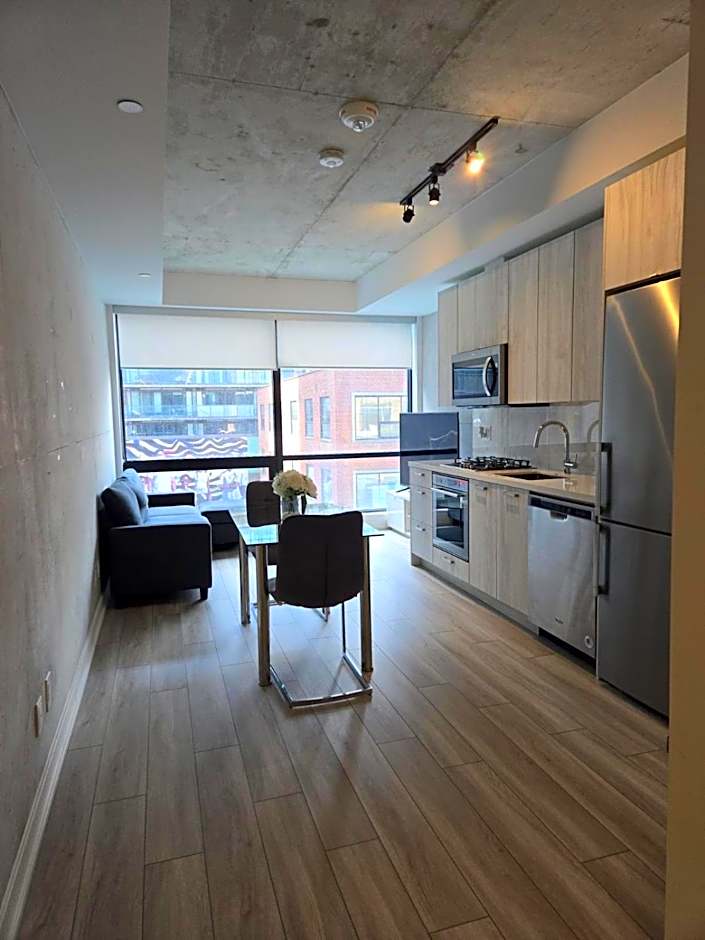 Stunning Open Layout Loft Apartment In Perfect Location
