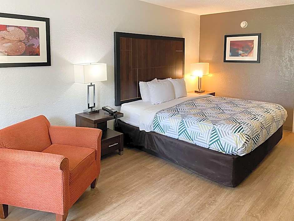 Photo 1 of 24 of Motel 6 Opelika AL