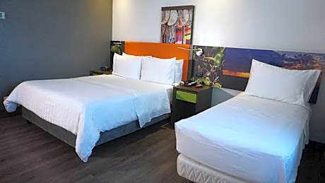 Queen Room with Extra Bed - Non-Smoking