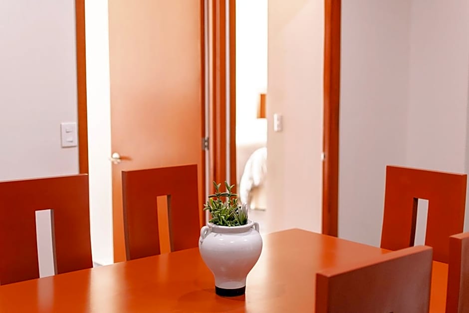 La Lola Hotel & Suites