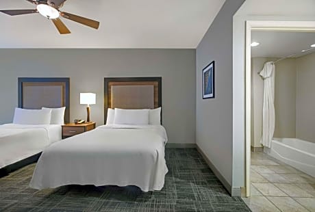 2 Queen Beds Premium 1 Bedroom Suite Nonsmok
