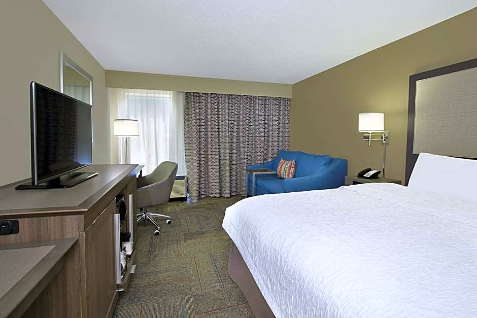 Photo 1 of 5 of 1 King Bed, Hearing Accessible