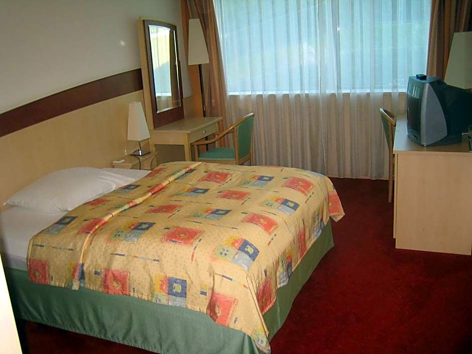Photo 1 of 5 of Single Room