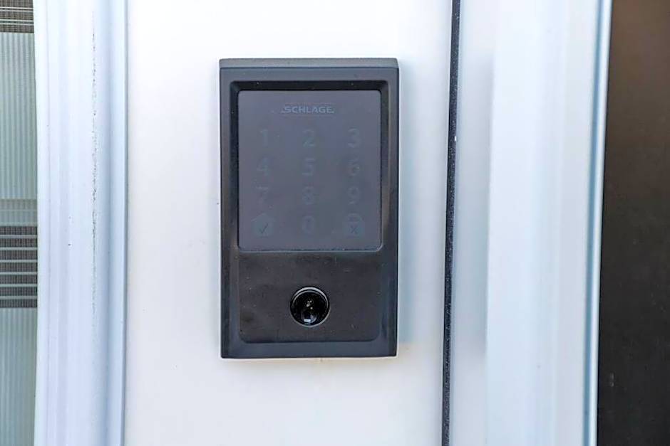 Modern Nordic Escape, 3BR Near WEM & DT, AirCon & Fireplace, Wifi, Sleeps 6!