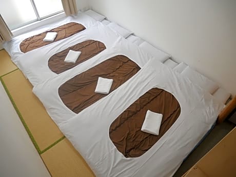 【Japanese-Style Room with Shared Bathroom】 for 4 person