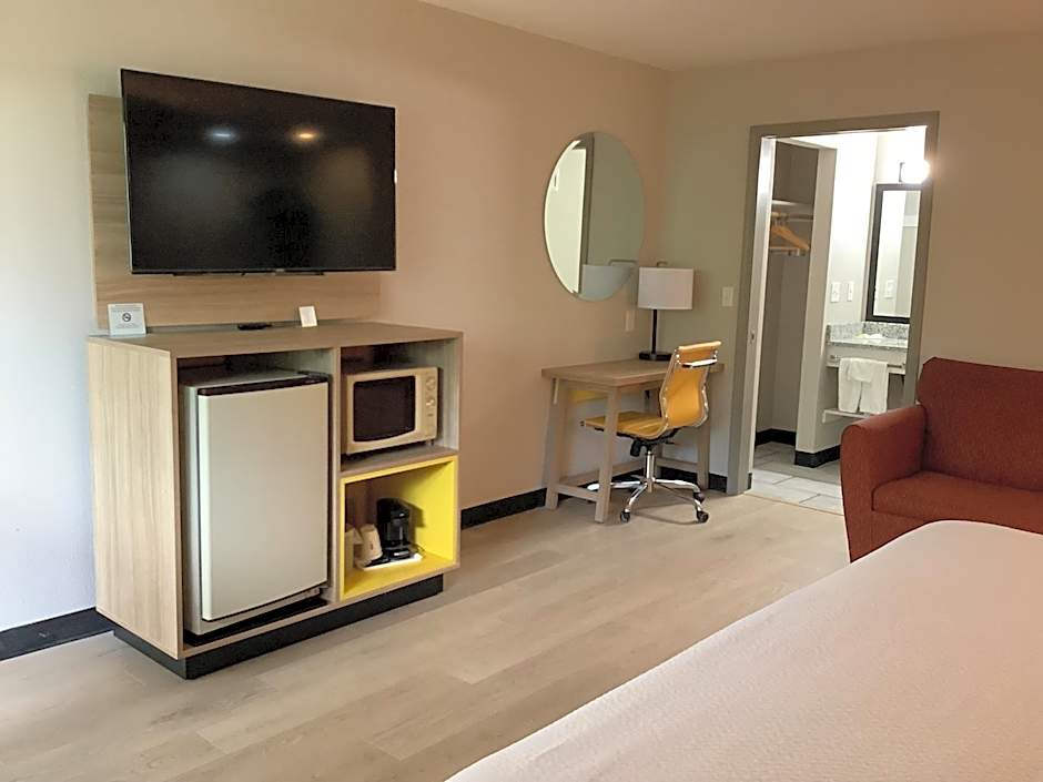 Days Inn by Wyndham Kingdom City