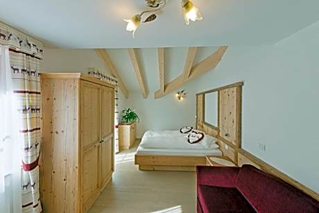 One-Bedroom Apartment with Balcony and Mountain View