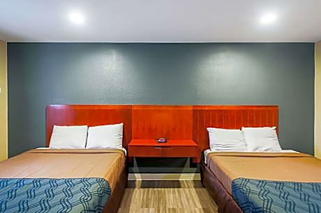 2 Queen Beds, Smoking