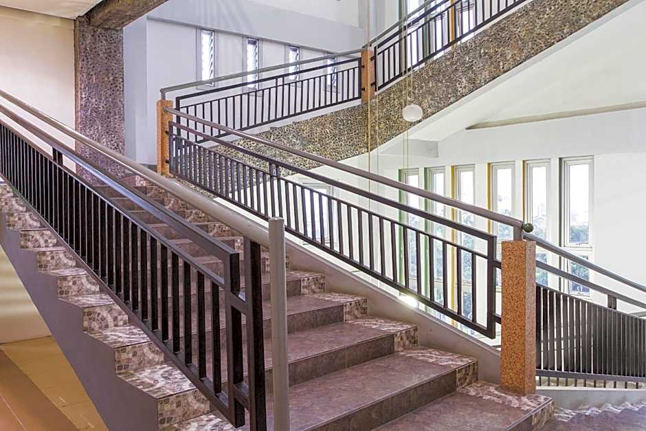 RedDoorz Plus @ Surapati 2