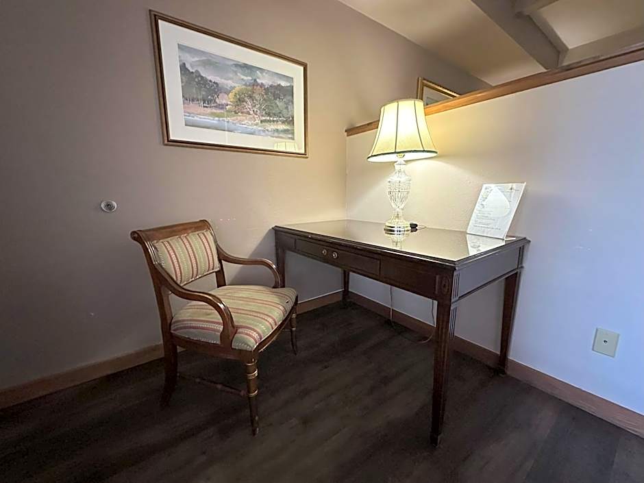 Timber Lodge Inn