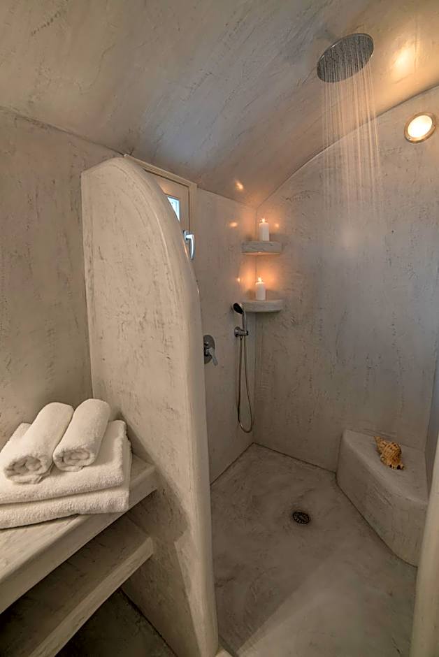 Kima Oia Suites