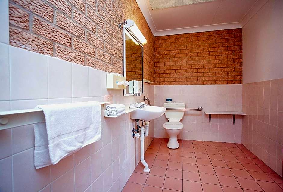 Golden Chain Aalana Motor Inn