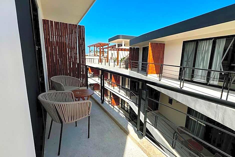 Spacious Penthouse with pool