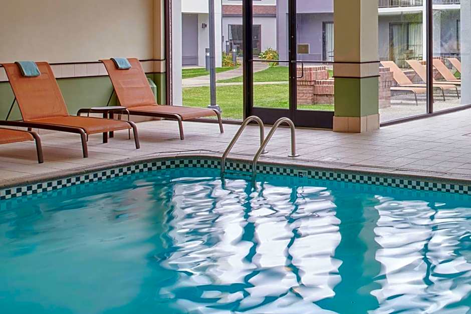 Courtyard By Marriott Detroit Warren