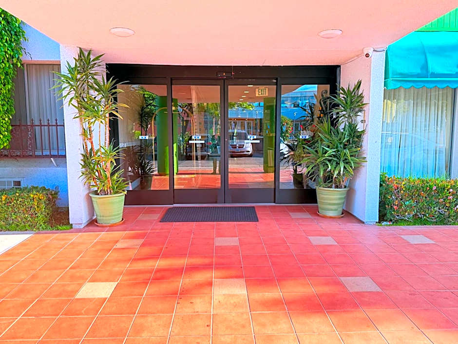 Hotel Pacific Garden near LAX and Sofi stadium