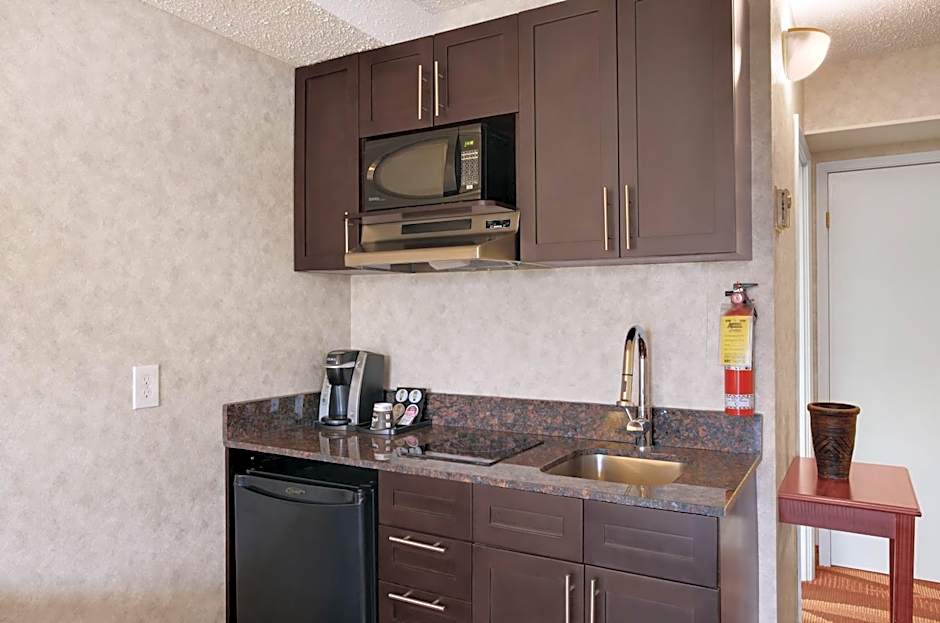 Travelodge by Wyndham Lloydminster