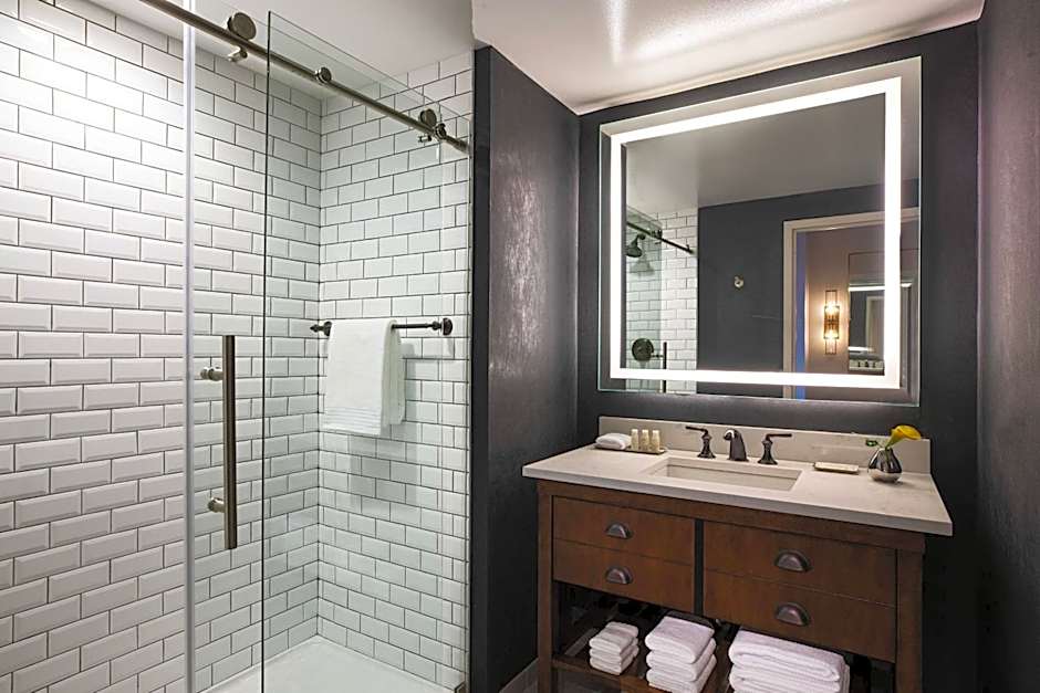 Renaissance by Marriott Philadelphia Downtown Hotel