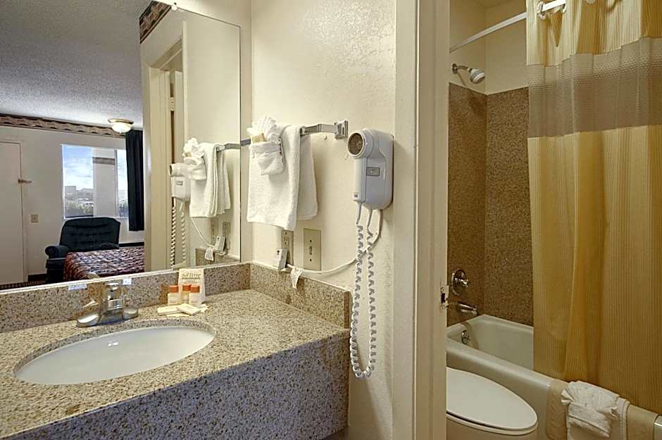 Days Inn by Wyndham Dallas Irving Market Center