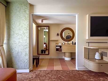 One-Bedroom Platinum Suite