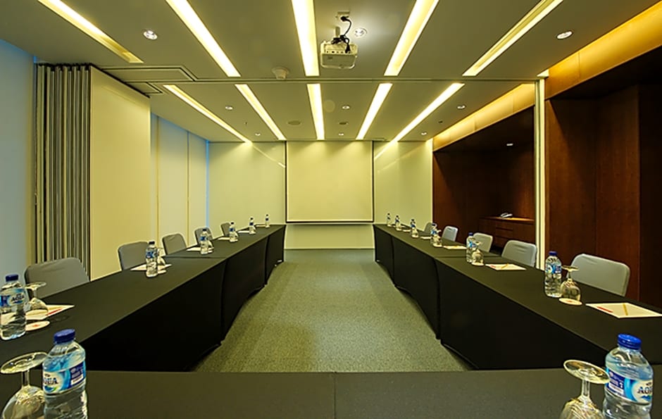 Ra Premiere Simatupang