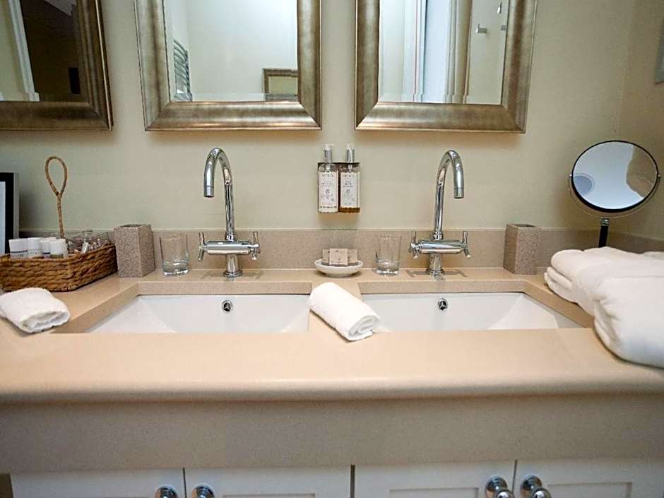 Gilbey's Bar, Restaurant & Townhouse