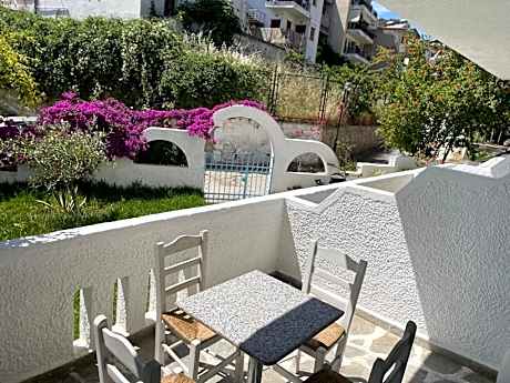 Family Room with Garden View