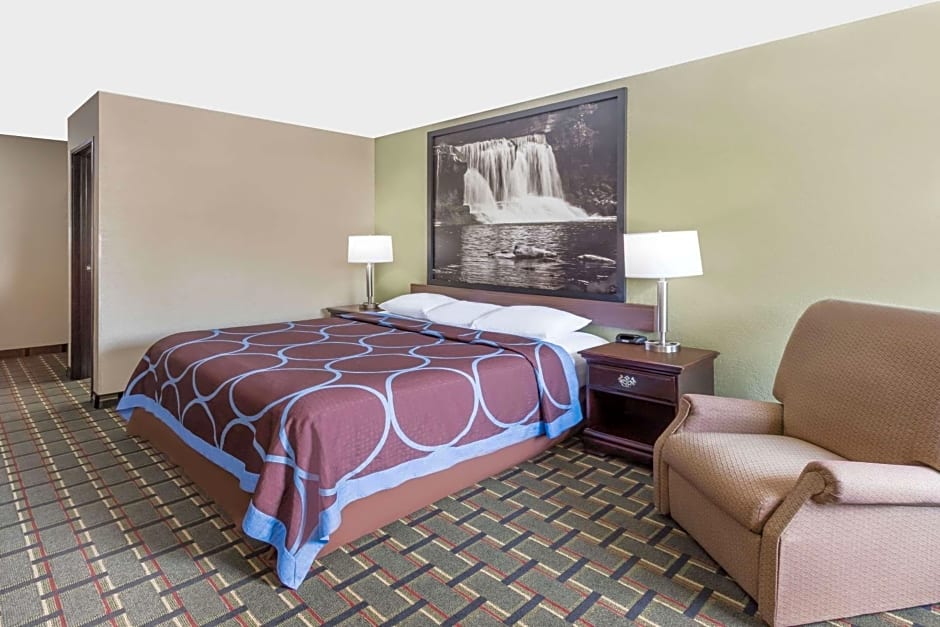 Super 8 by Wyndham Logansport