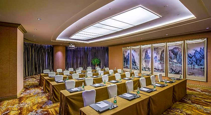 Pullman Linyi Lushang Hotel