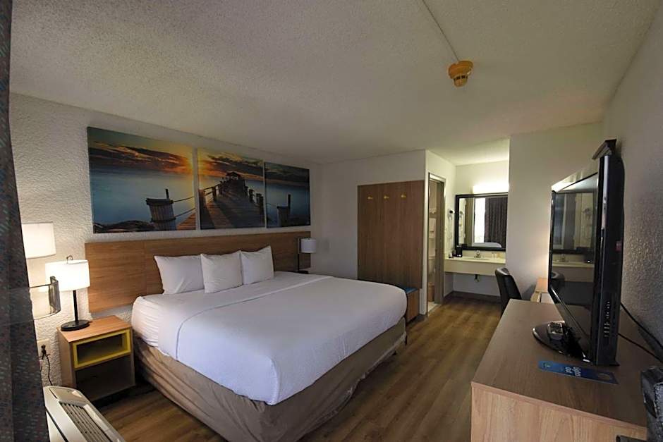 Days Inn by Wyndham Stuart