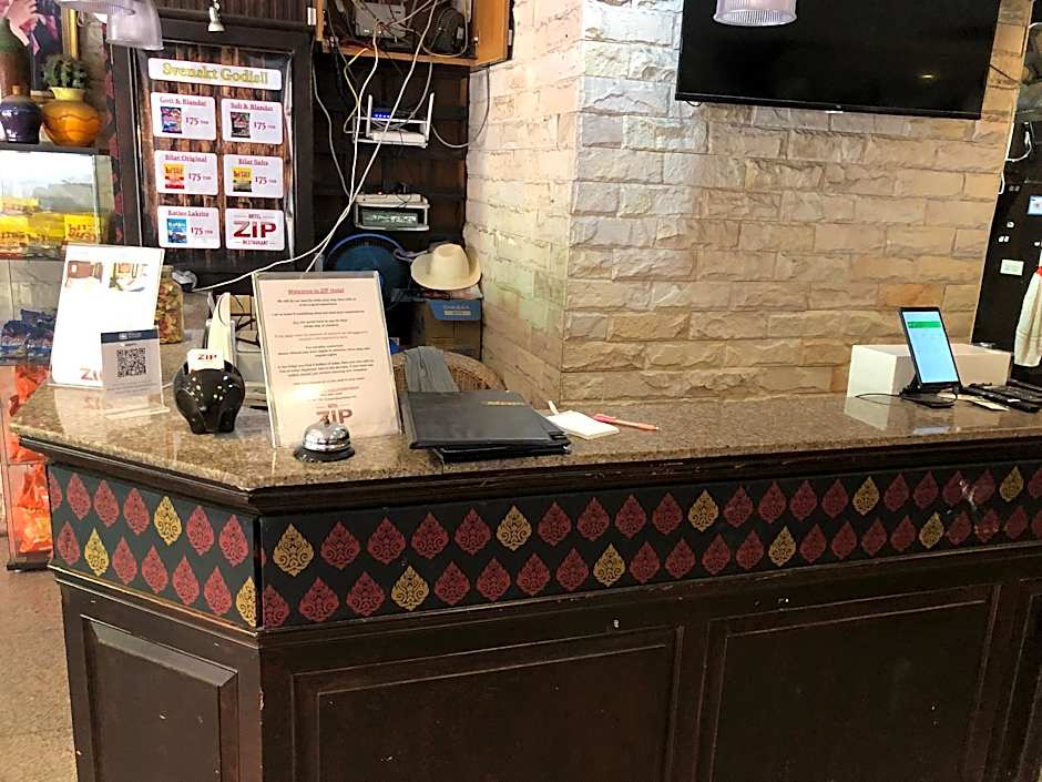 Zip Lounge & Apartments