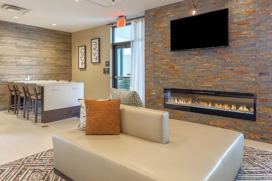 Candlewood Suites Fargo South-Medical Center by IHG