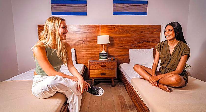 Nomads Party Hotel & Hostel