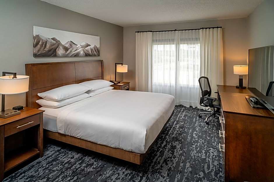 Delta Hotels Huntington Mall