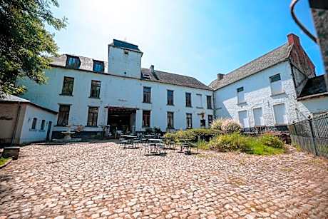 Le domaine du château blanc à 10 minutes de Pairi Daiza