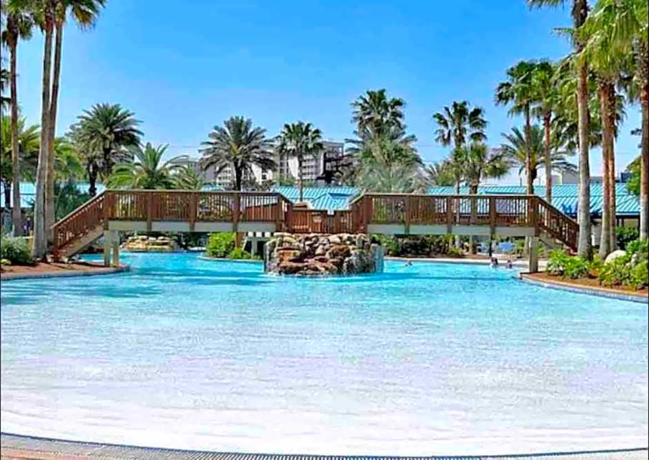Pink Sunsets at the Palms of Destin Across from Beach, Heated Pool Shuttle & Dining