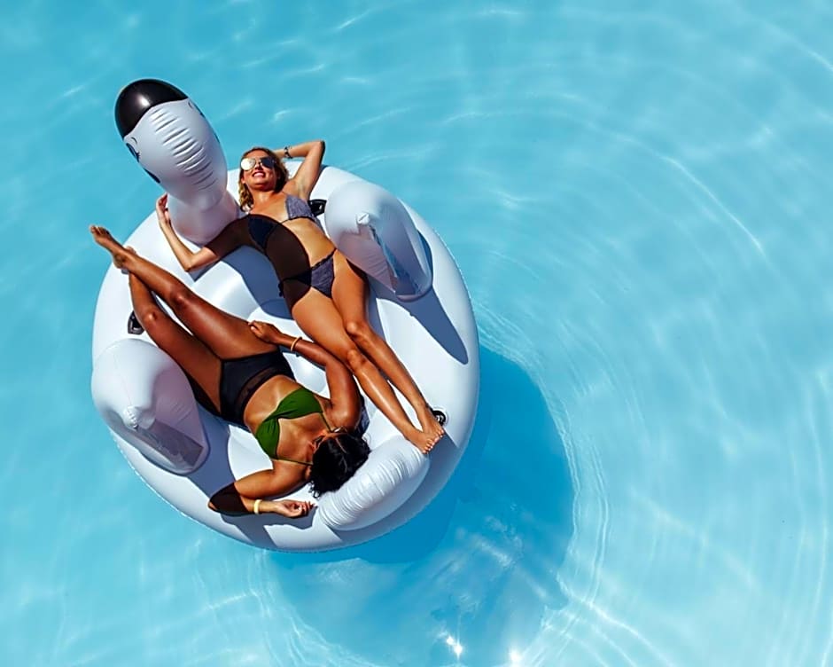 Topazio Vibe Beach Hotel & Apartments