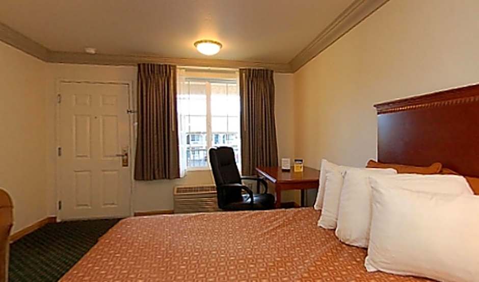 Cloverdale Wine Country Inn and Suites