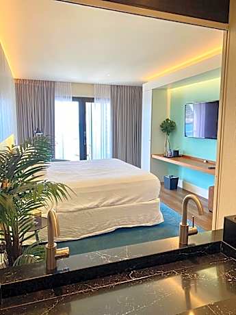 Executive Suite - Ocean View (1 King Bed)