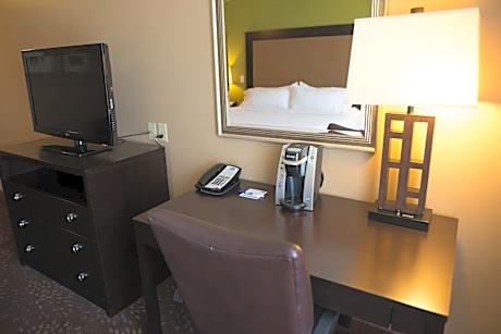 King Room - Hearing Accessible/Non-Smoking