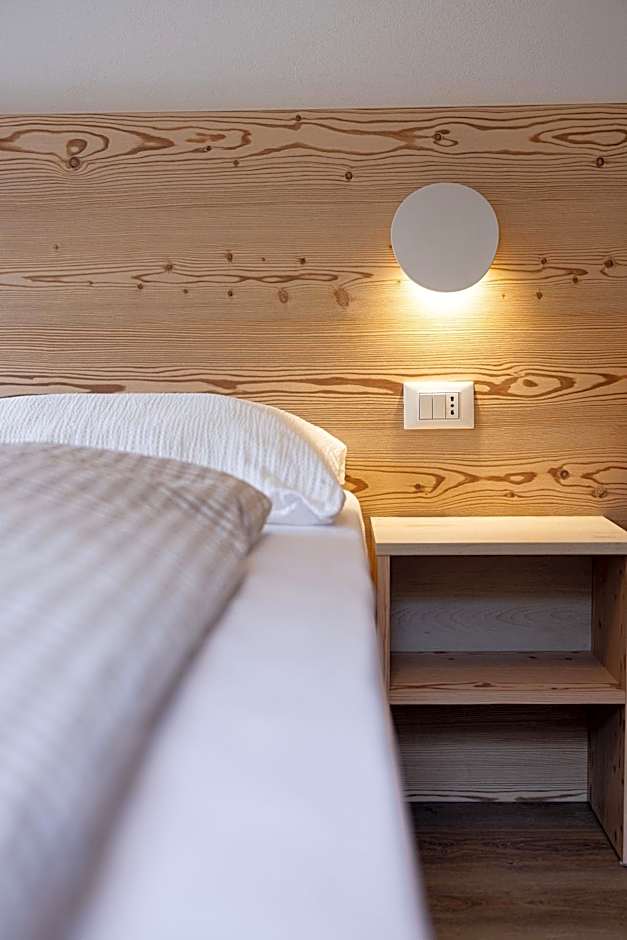 SAN PIETRO DOLOMITI Small Budget Hotel